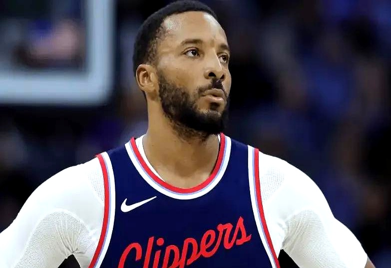 莱万多夫斯基连续十二场比赛得分超过比赛规则变更，雄鹿不断突破！全场沸腾不已的简单介绍